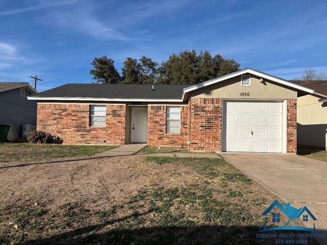 Building Photo - For Rent - 4 Bed/2 Bath near Goodfellow AFB