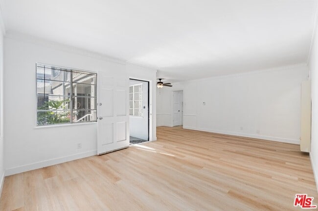 Building Photo - 1756 Malcolm Ave Unit 3