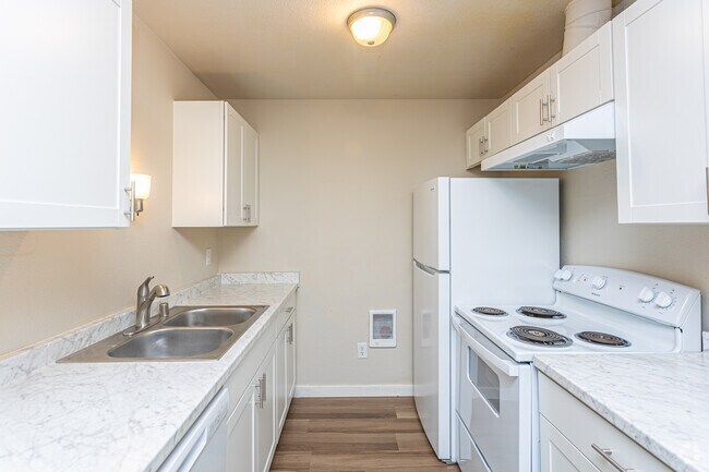 2BR, 1BA - 730SF - Whispering Firs