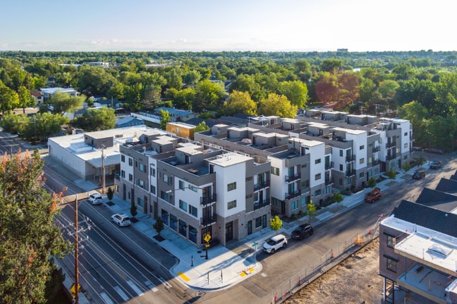 Photo - 2739 W Stewart Ave Townhome