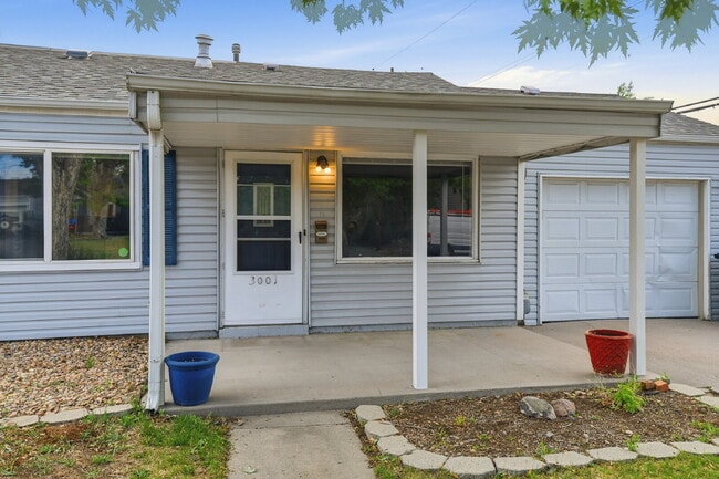 Photo - $3,045.95, 3 bed, 2 bath house in Denver with Fenced in Yard and In Unit Laundry!