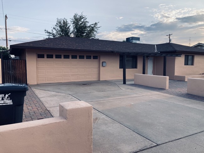 Photo - 6701 E Wilshire Dr House