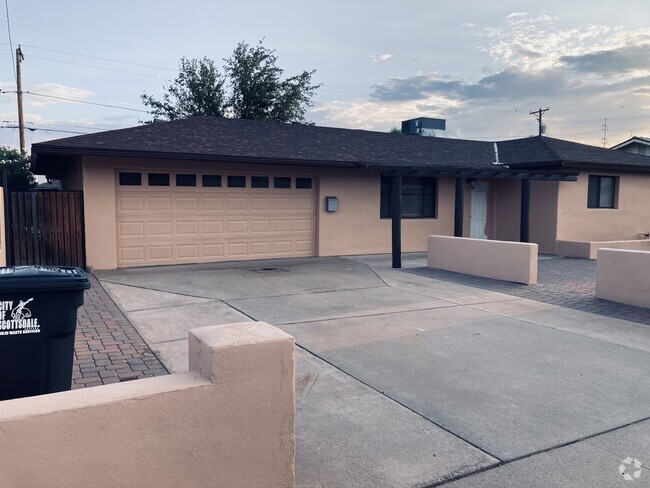 Building Photo - 6701 E Wilshire Dr Rental