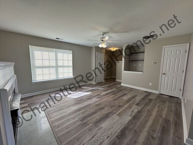 Photo - Nice 3 bedroom 2.5 bath home in Charlotte!