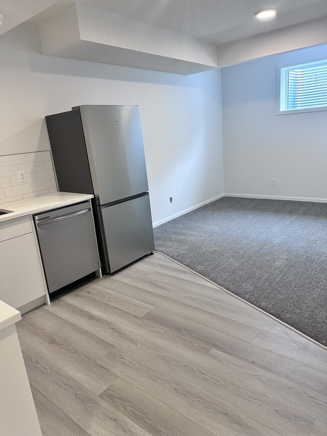 Photo - 7737-174A 174A Ave NW