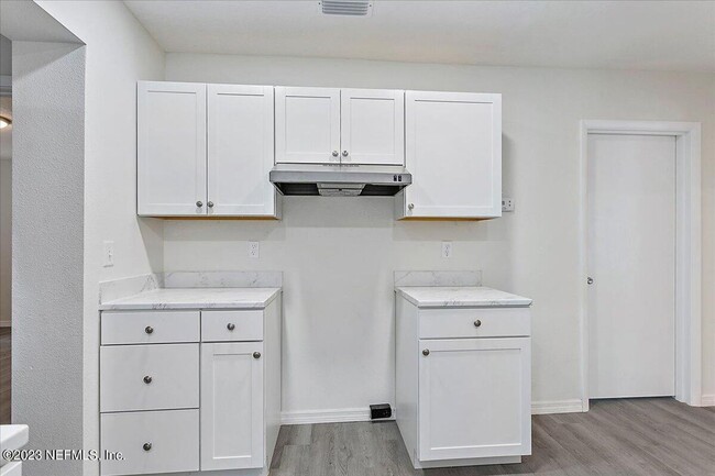 Photo - 1628 W 33rd St