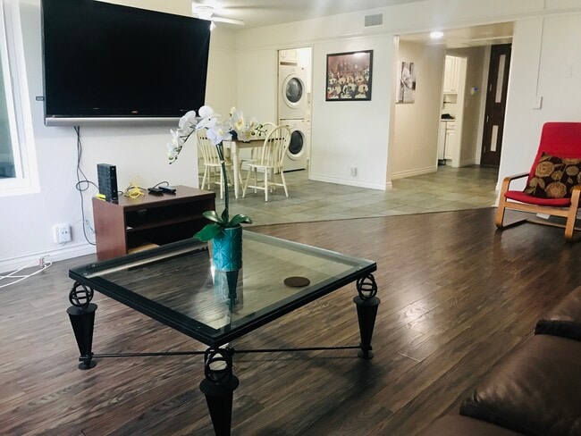 Building Photo - 324 E Spruce Ave Unit Condo