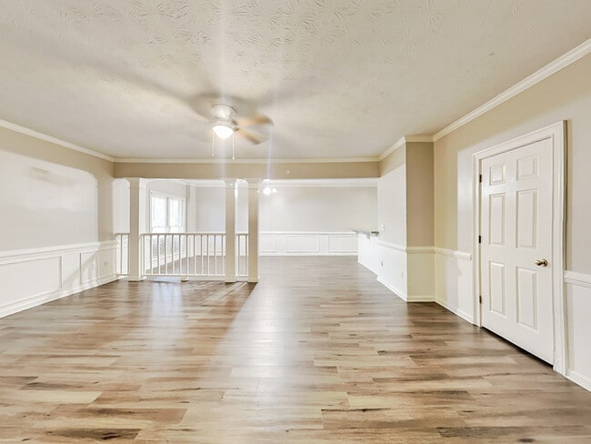 Building Photo - 2112 Fairway Ct SE