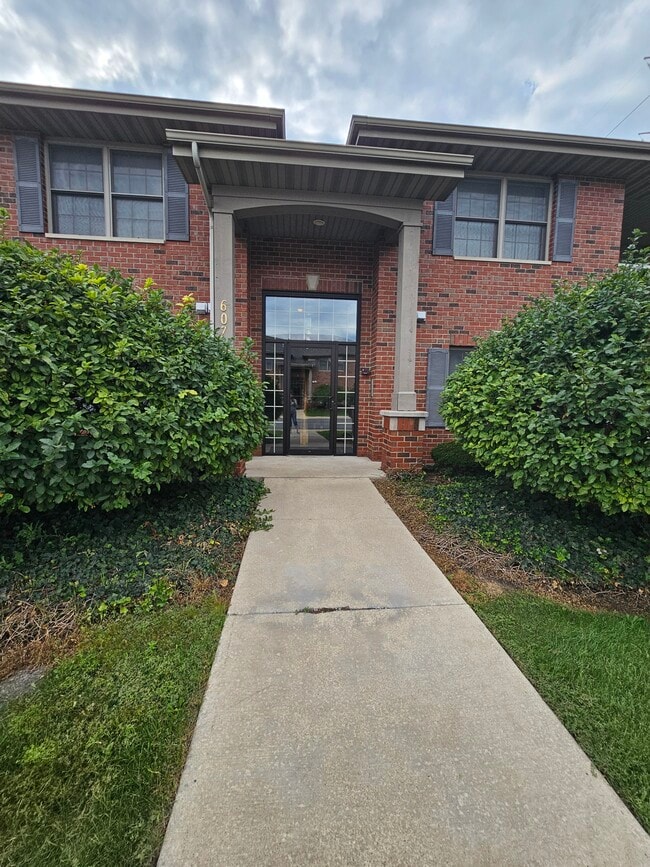 Building Photo - 607 Cambridge Ct Unit 1b Rental