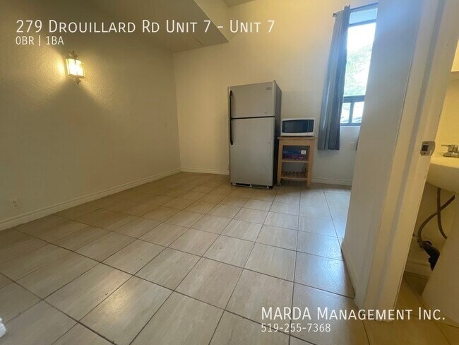 Photo - CHIC & RENOVATED BACHELOR UNIT- ALL INCLUS... Unit 7