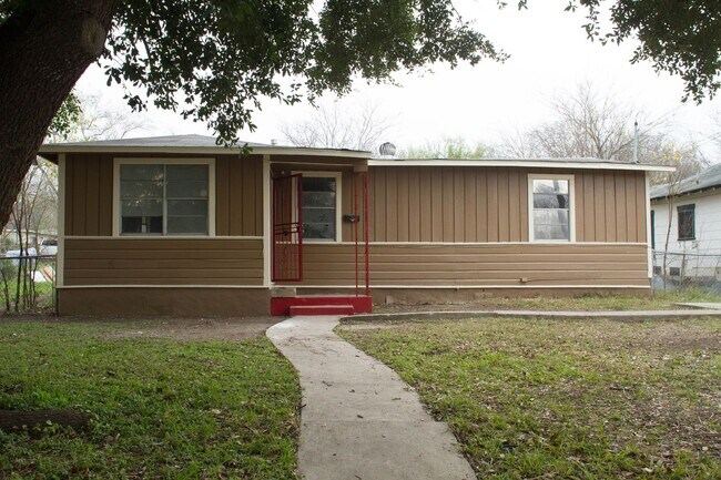 Building Photo - Discover Your New Home in the Heart of San Antonio's East Side