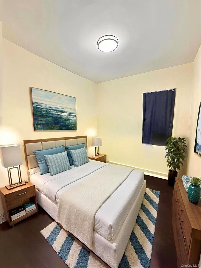 Photo - 90-04 Jamaica Ave