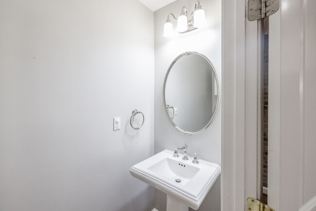 Photo - 1122 K St SE