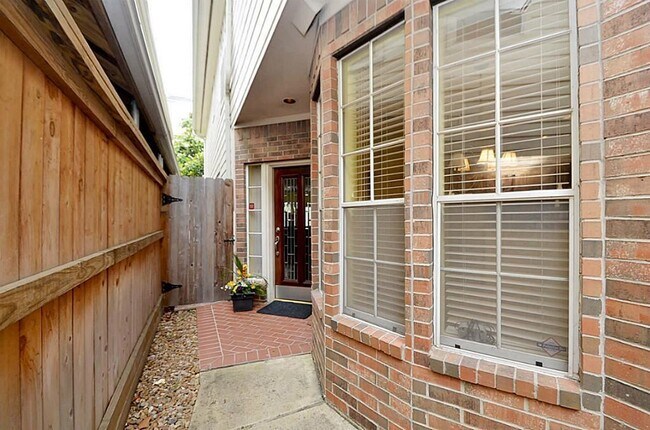 Photo - 4916 Inker St