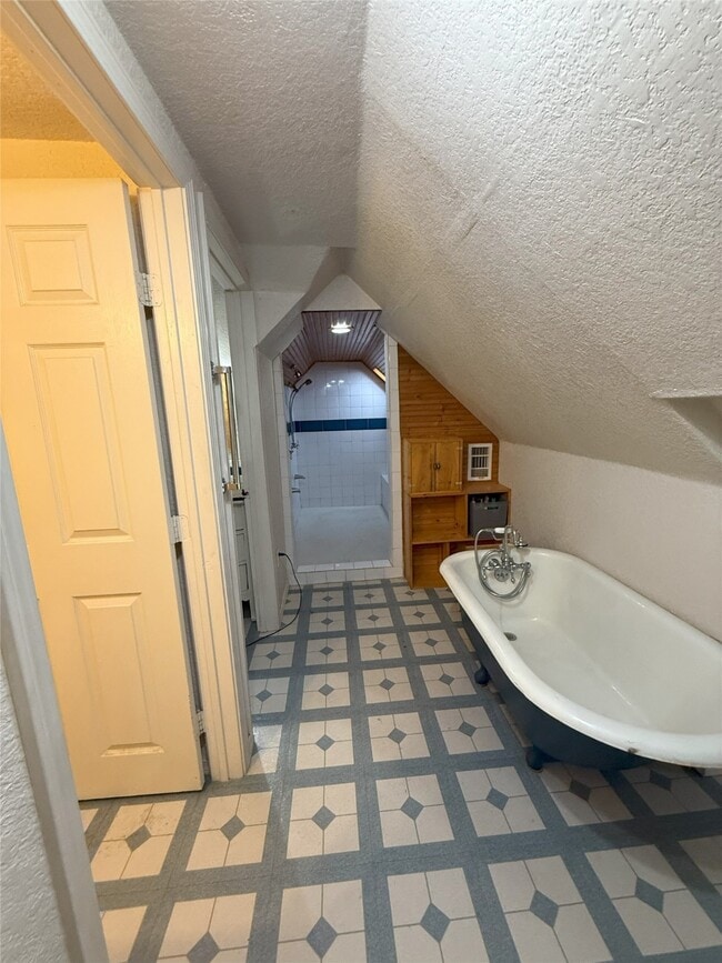Photo - 104 S Johnson St