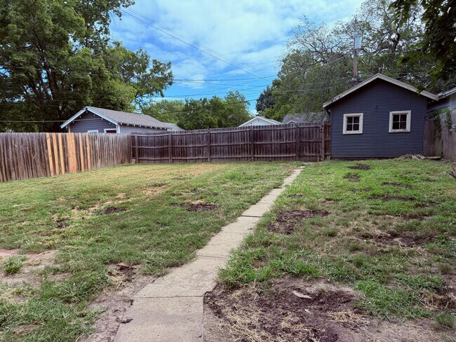 Photo - 3 bedroom 1 bath near downtown