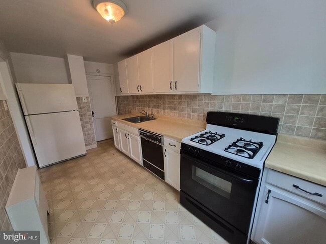 Photo - 3423 Verner St