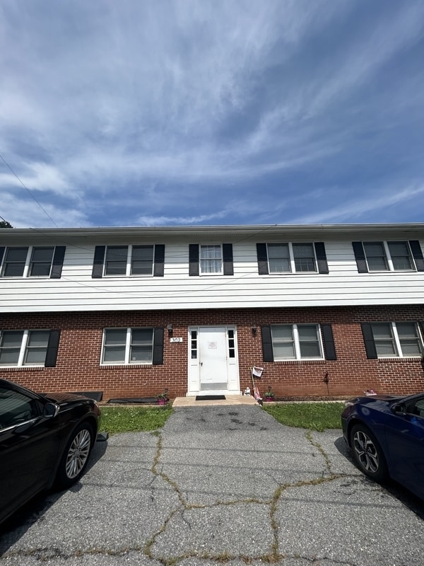 Photo - 302 Hillside Dr