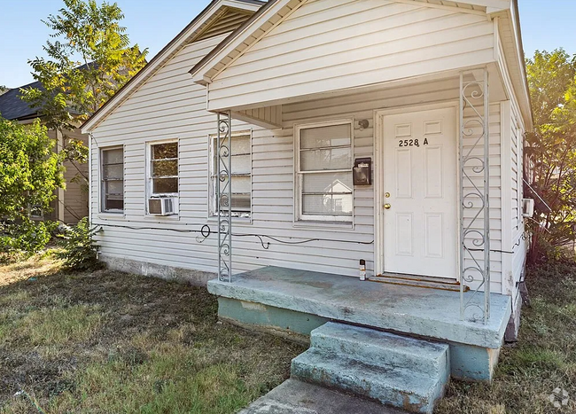 Building Photo - 2528 McFerrin Ave Unit A Rental