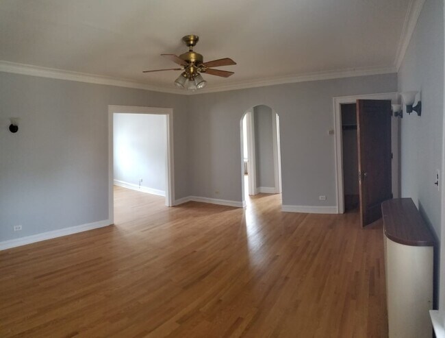 Photo - 446 Des Plaines Ave Apartments Unit 3S
