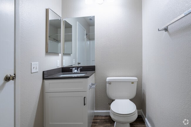 1BR, 1BA - 760SF