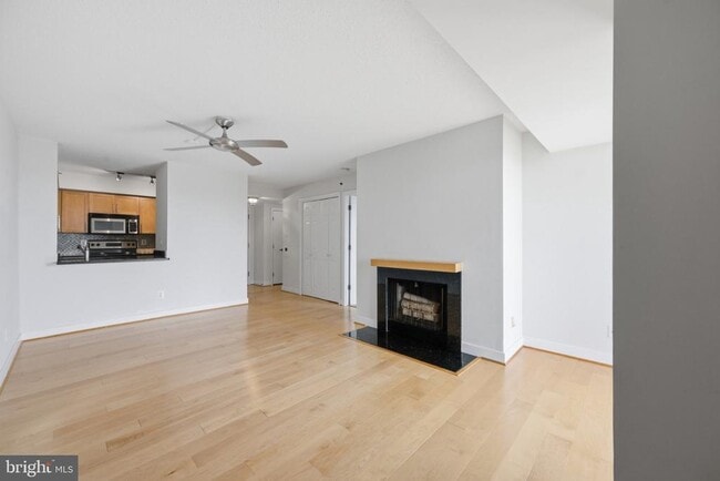 7500 Woodmont Ave Unit S1019