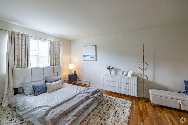 1BR, 1BA w/Rec Room - 1,075SF - Bedroom