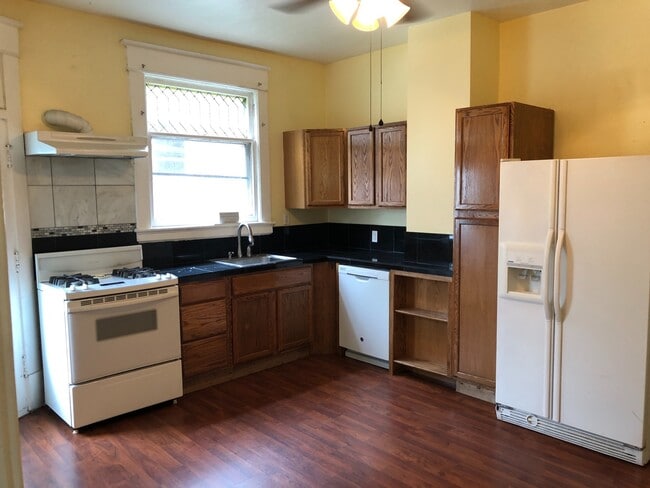Photo - 813 Winona Ave SW Unit Apt #1