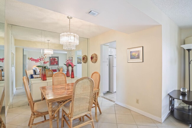Photo - 3951 Via Poinciana Unit 511
