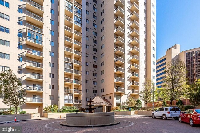 Building Photo - 1211 S Eads St Unit 1203