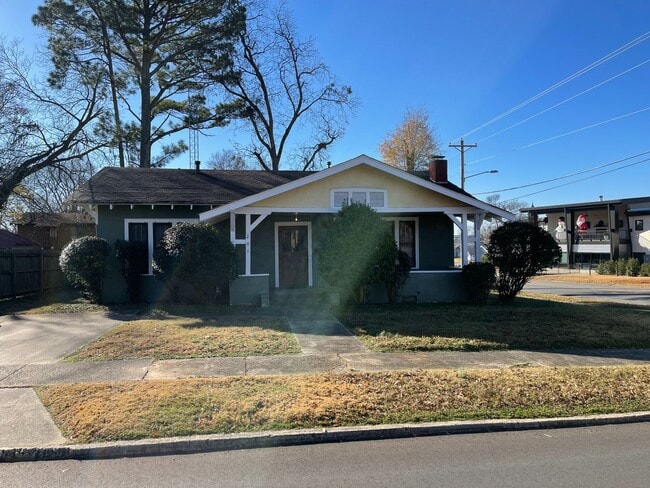 Building Photo - Charming 2br/1ba
