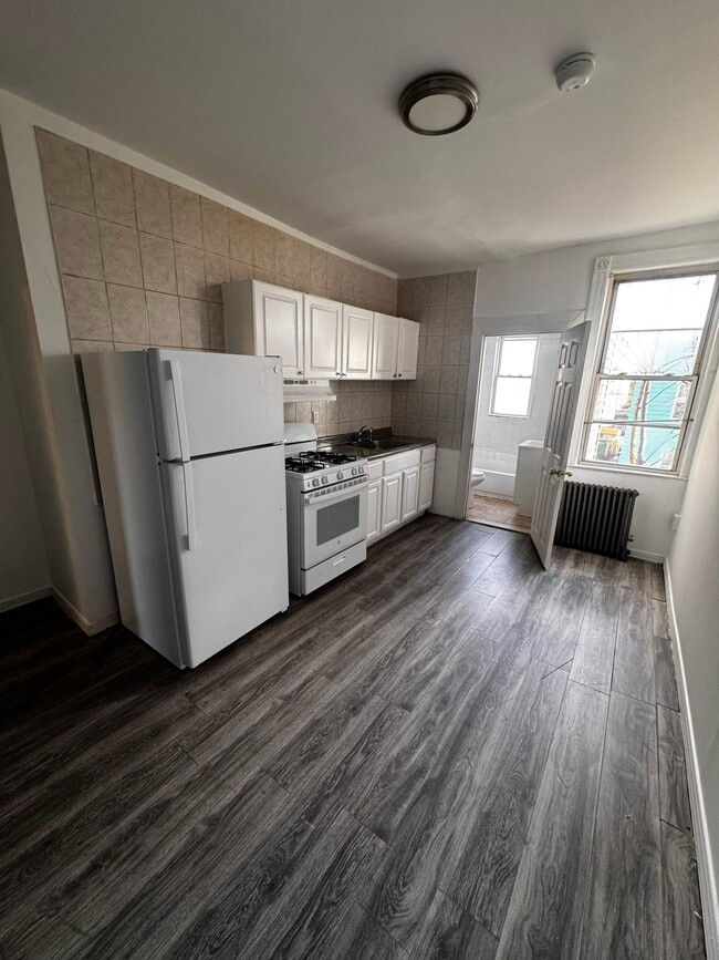 Photo - 72 Rose Ave Unit 2R