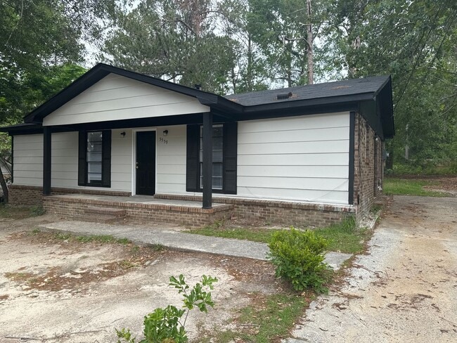 Updated Home Located off Deans Bridge Rd! ... - Updated Home Located off Deans Bridge Rd! ...