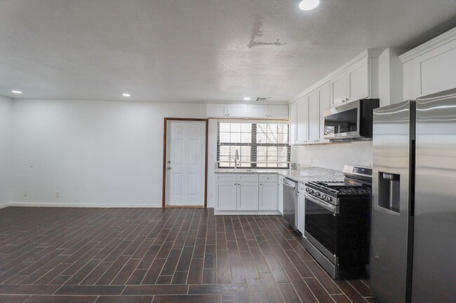 Photo - 4 Bed | 2 Bath in East Tulsa!