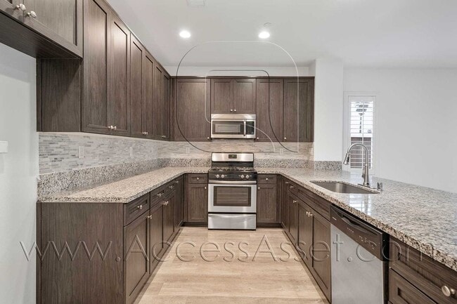 Building Photo - Beautiful Two Story Home 3 bed/2.5 Bath Located In Quiet Cul De Sac In Lake Elsinore!