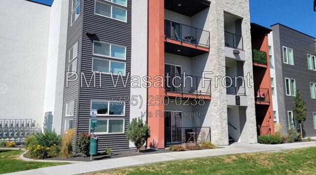 Building Photo - 875 S Depot St Unit C110