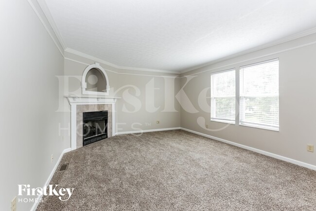 Photo - 81 Roxbury Dr