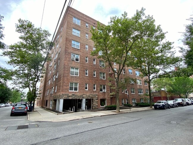 Building Photo - 3615 Oxford Ave