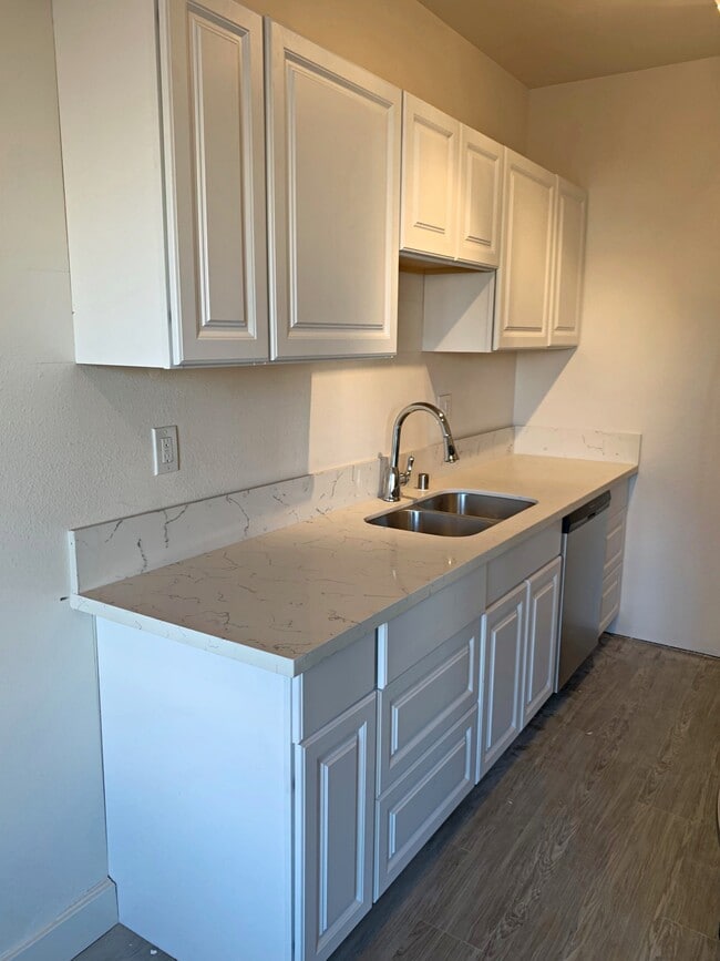 1623 N Mariposa