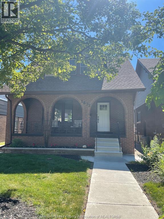 Photo - 1677 Victoria Ave