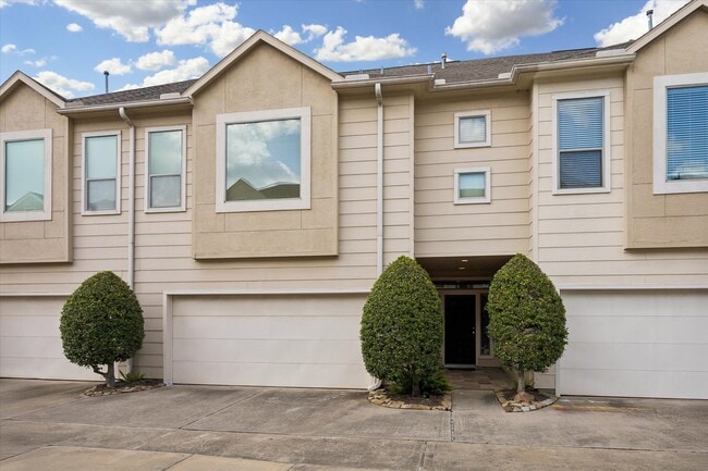 Building Photo - 3804 Center Plaza Dr