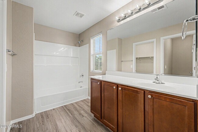 Photo - 5452 W Fulton St