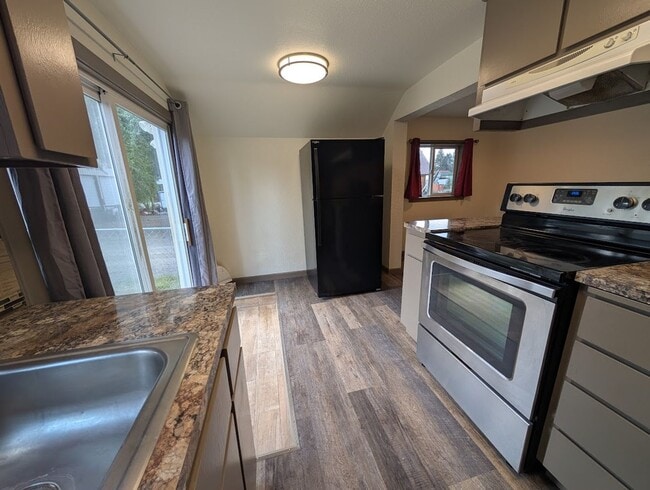 Photo - 410 Camas St