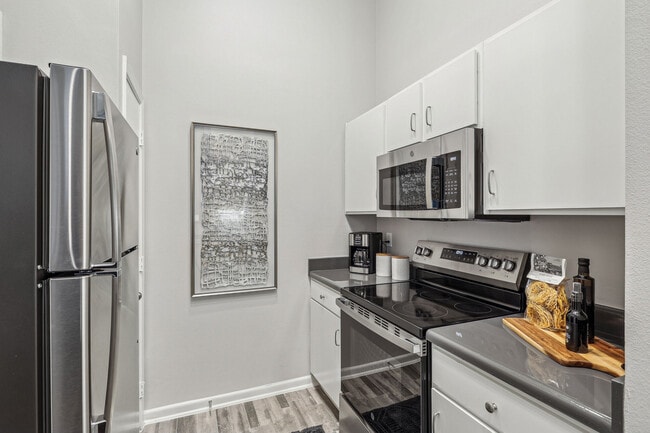 1BD, 1BA - 704SF - Kitchen