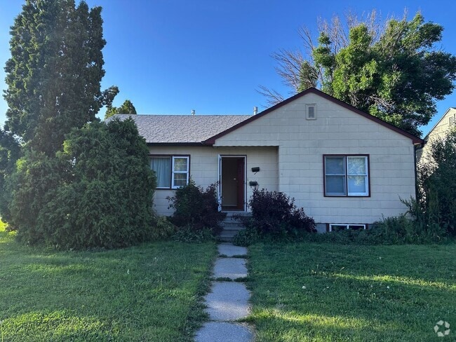 Building Photo - Centrally located 2 bed 1 bath upper level... Rental