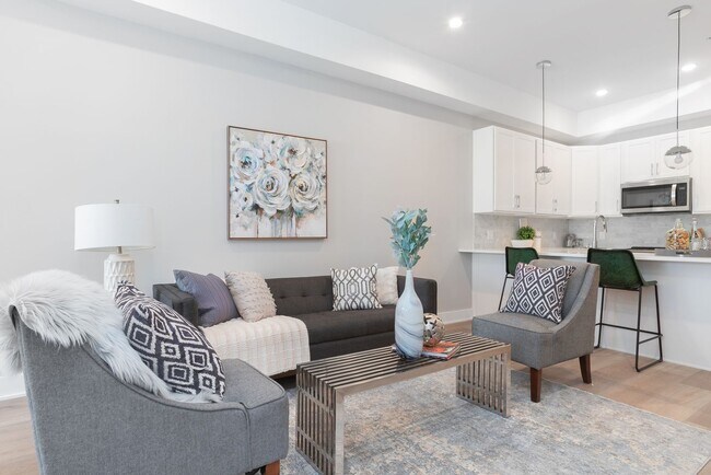 Photo - Washington Court (52 W)