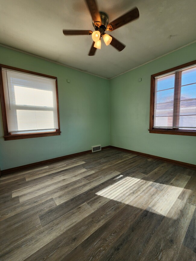 Photo - 815 East Ave S