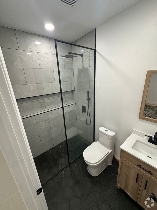 Building Photo - 170 Penn Way Unit MODERN- RENOVATED Rental