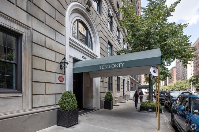 Entrance - 1040 Park Ave