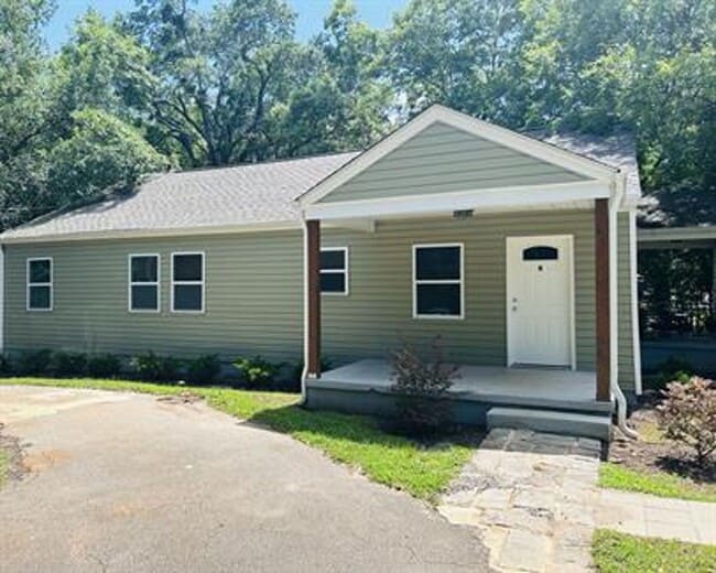Photo - 2/1 Available Now Conveniently Located In ...